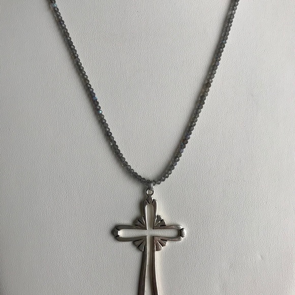 Labradorite and sterling silver cross necklace - Picture 3 of 5